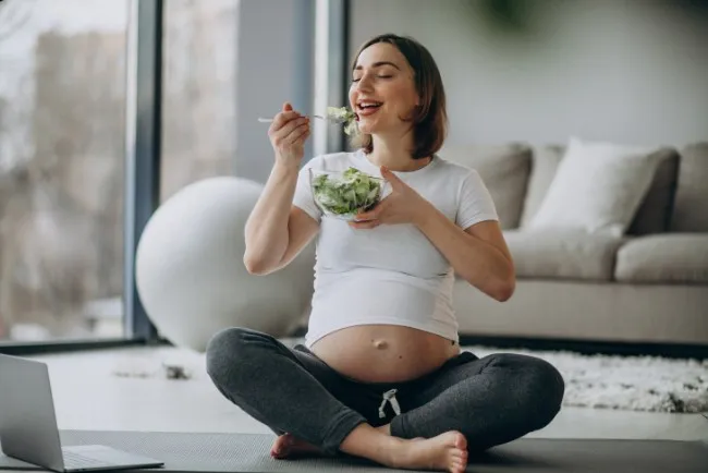 Descubre cómo mejorar tu nutrición y hábitos durante un embarazo gemelar
